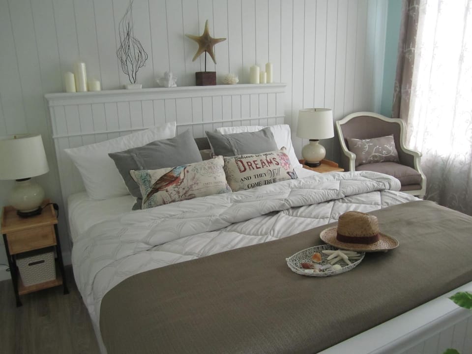 Bed, Day