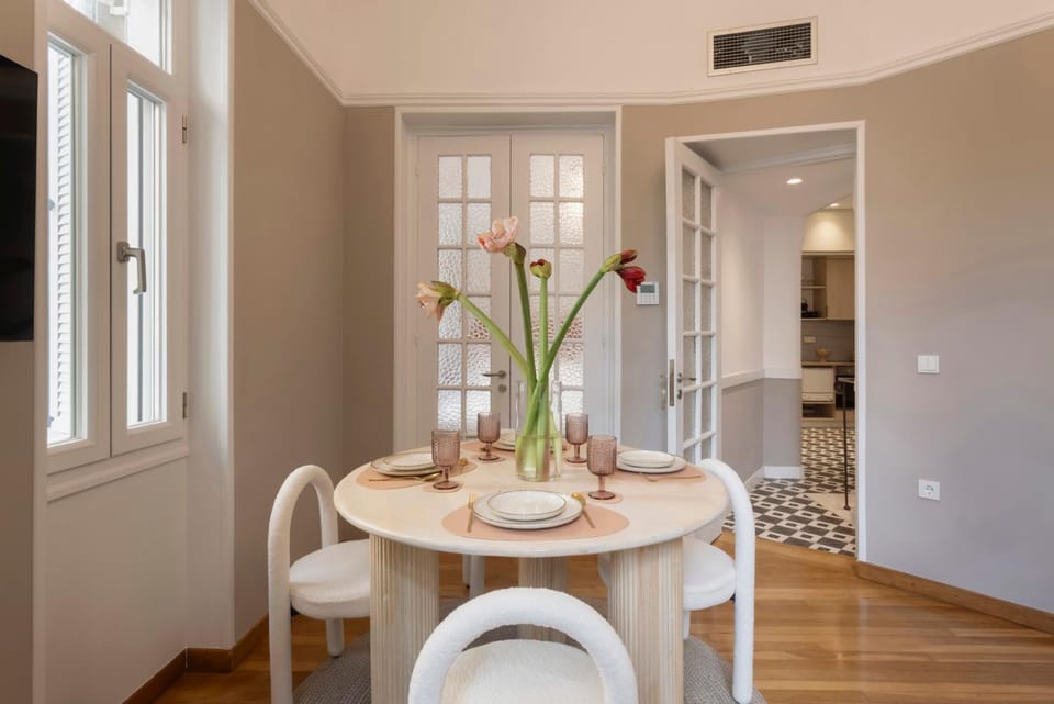 Acropolis Maisonette 3BR 6ppl 15min Metro&Museum Apartment in Kallithea