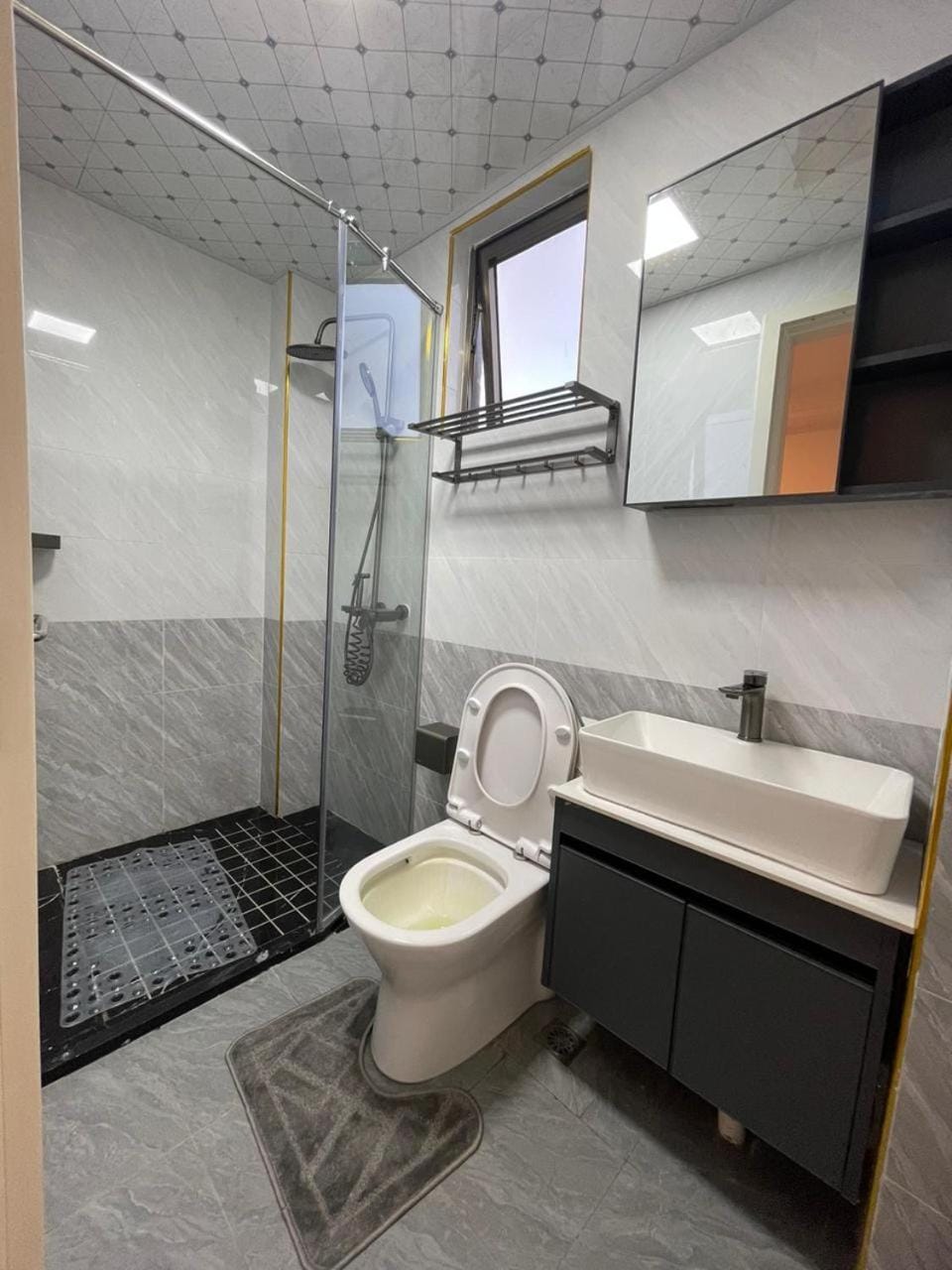 Shower, Toilet, Bathroom, bidet, towels