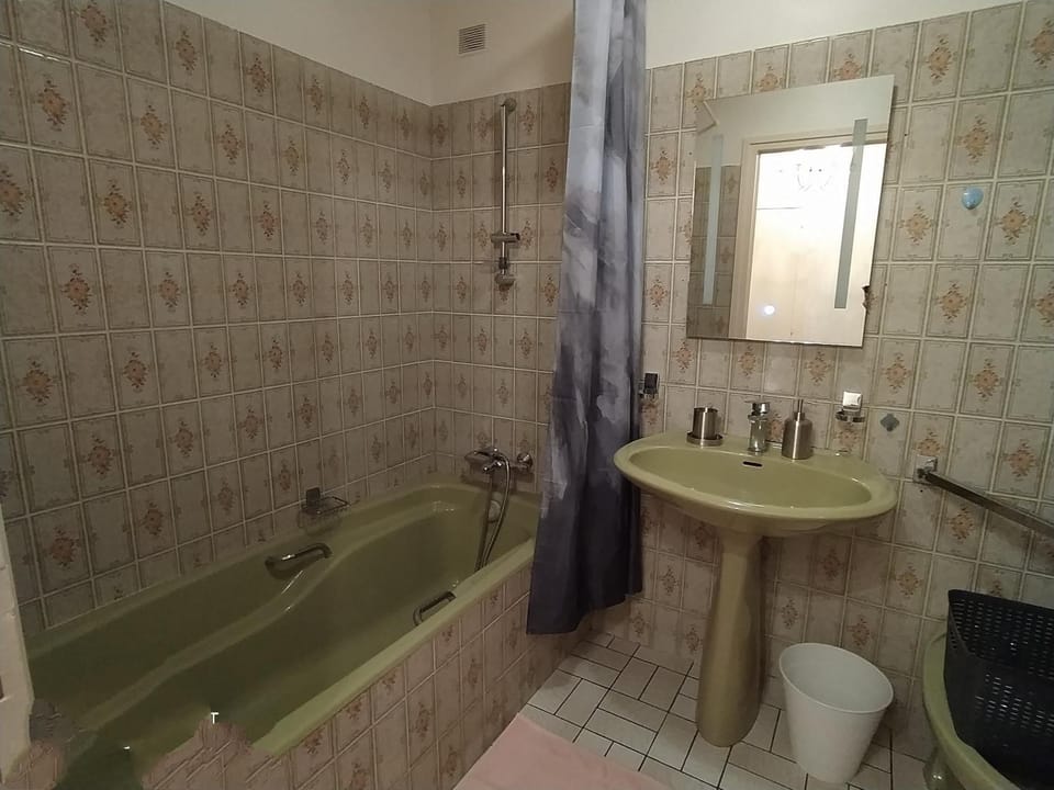 Bathroom, Living room