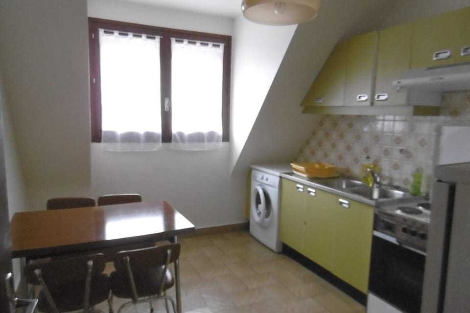 Property building, Kitchen or kitchenette, Living room