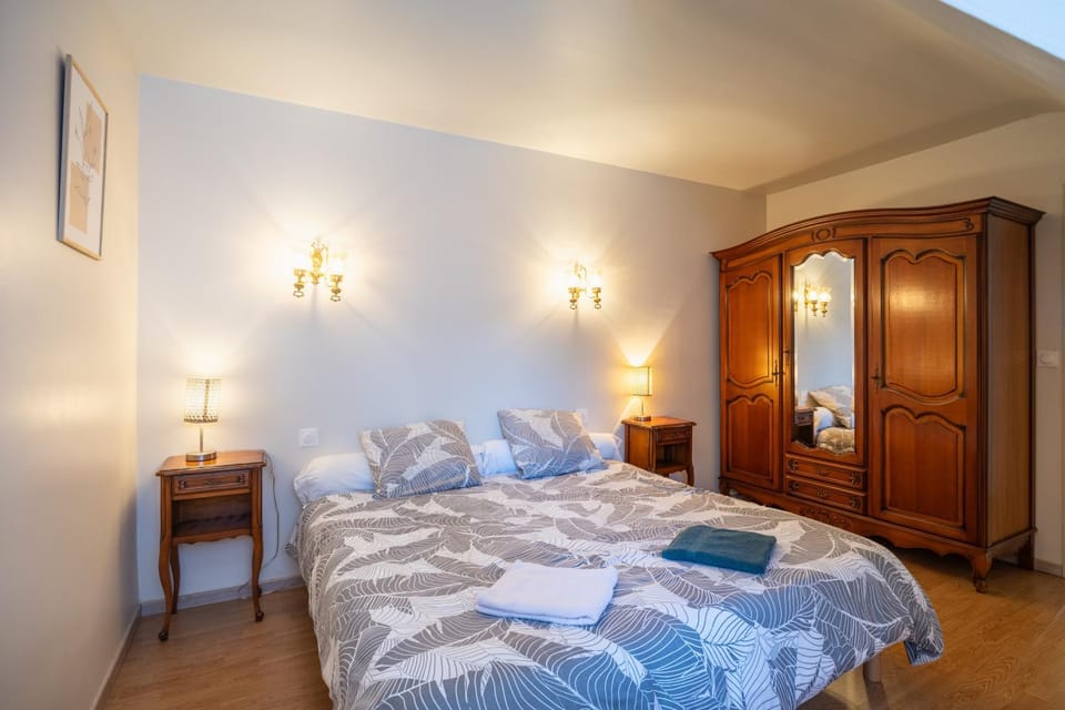 Living room, Bedroom