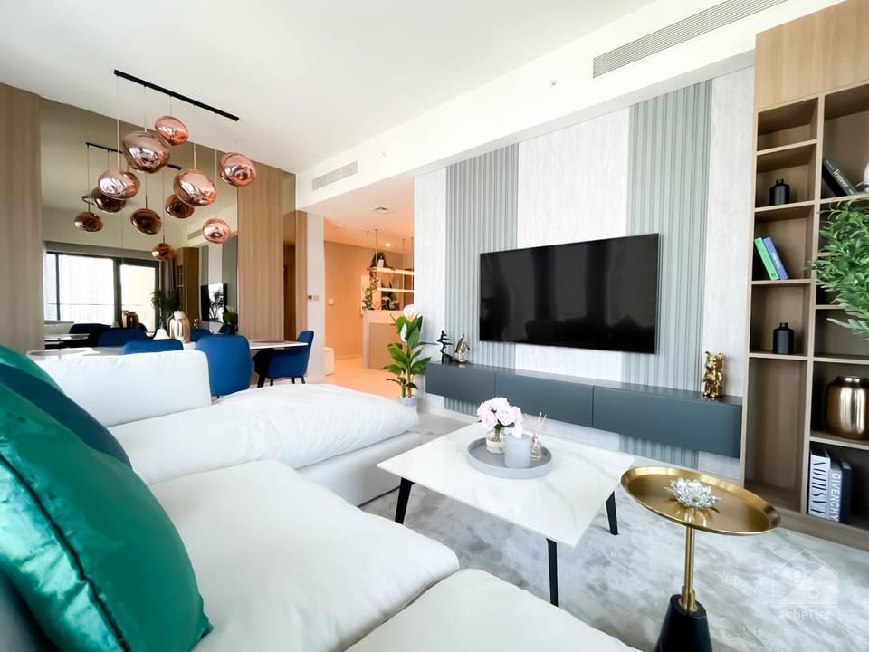 Luxury Burj Royale Apt Balcony Burj Khalifa View Apartment in Dubai