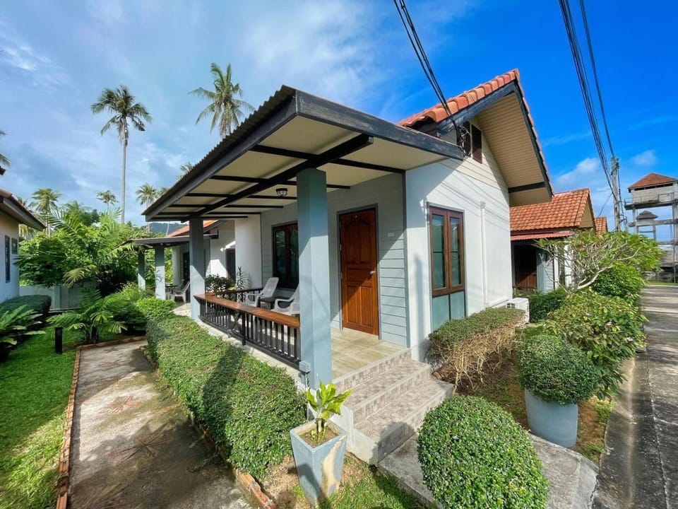 Property building, Balcony/Terrace, Garden view
