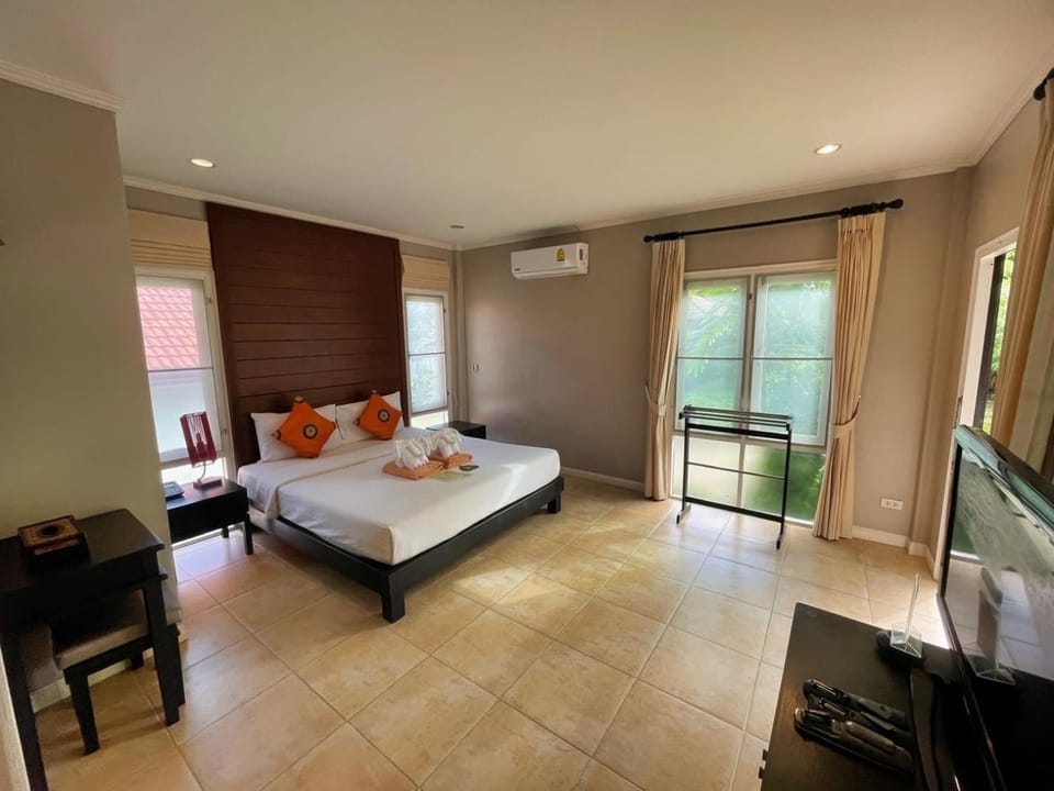 Bed, Photo of the whole room, Bedroom, air conditioner