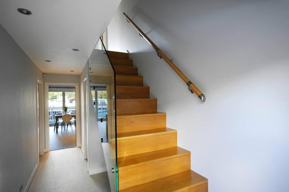 The Oars - Riverfront Property House in Henley-on-Thames