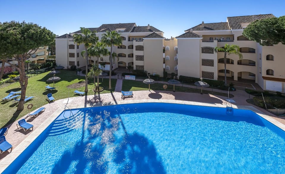 Amazing 4Br Apart. Parking, Pool, Close to the Sea Apartment in Marbella