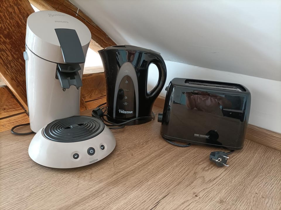 Coffee/tea facilities, toaster