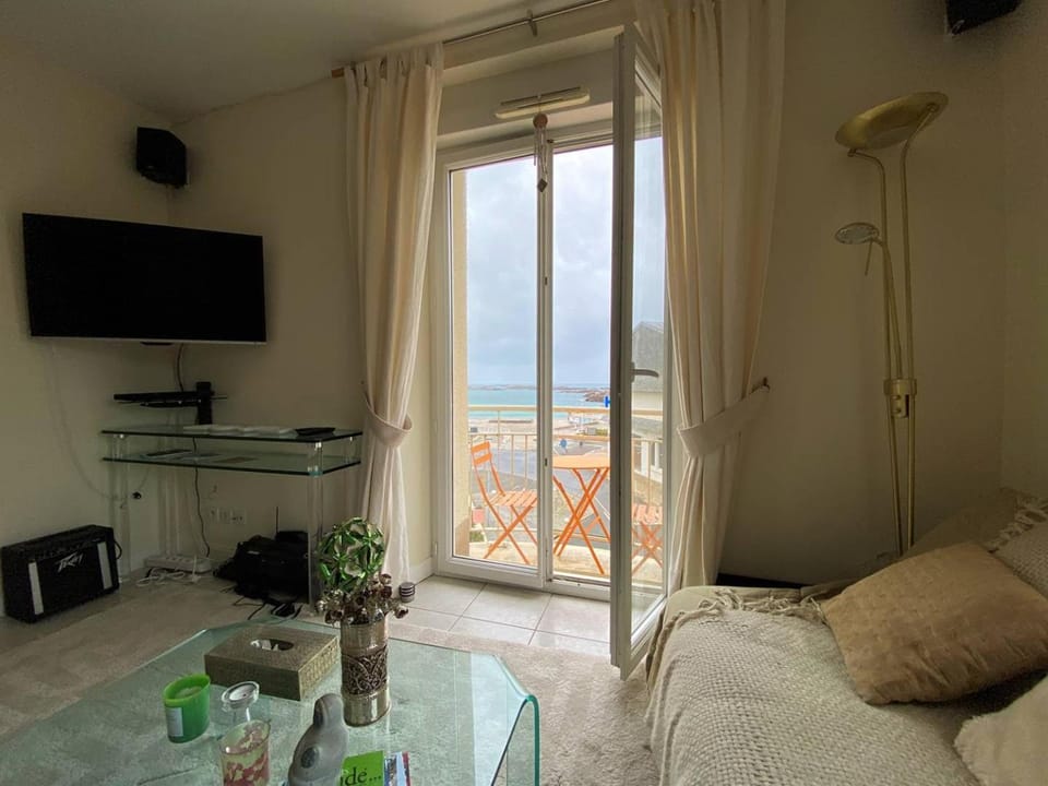 Appartement VUE SUR MER plage du Coz-Pors à TREGASTEL - Réf 607 Apartment in Trégastel