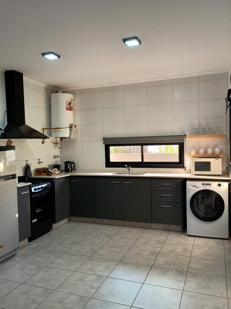 Coffee/tea facilities, Kitchen or kitchenette, oven, toaster, washing machine