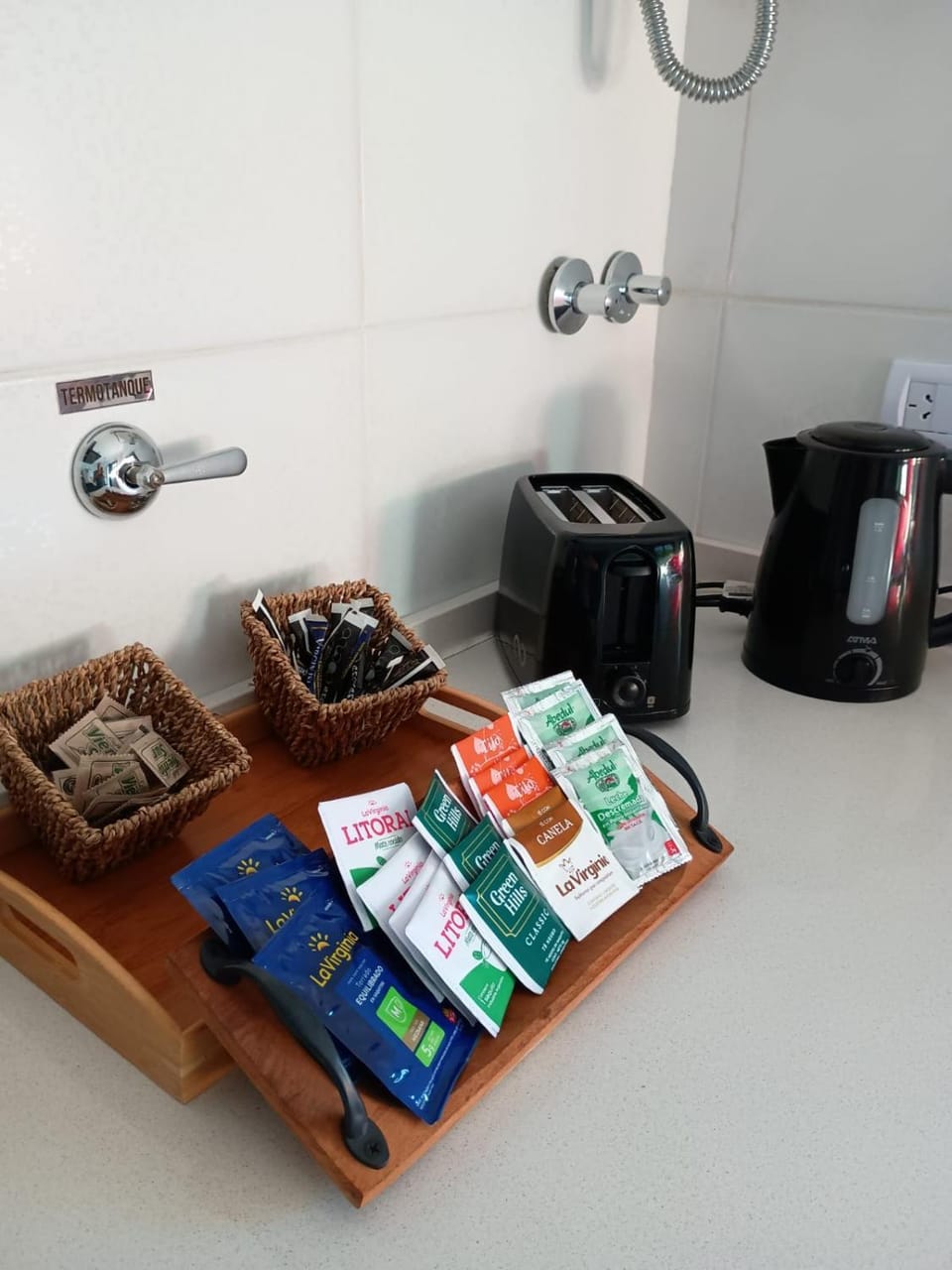 Coffee/tea facilities, Kitchen or kitchenette, Food and drinks, Food, toaster