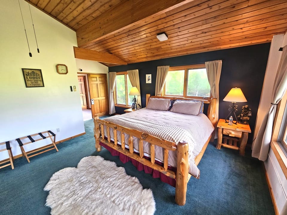Bear Mountain Lodge. 560 Acre Wooded Estate. House in Maine