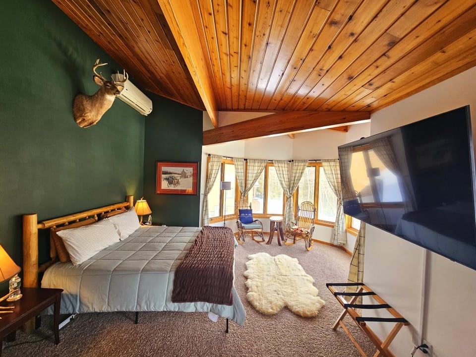 Bear Mountain Lodge. 560 Acre Wooded Estate. House in Maine
