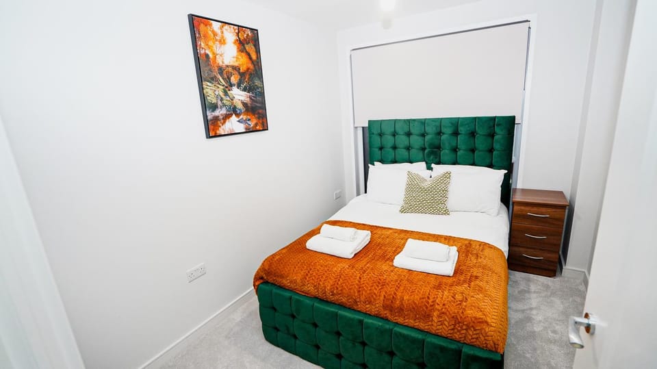 "Easy 2 Manage Royal Penthouse Luxurious Retreat in Slough" Apartment in Slough