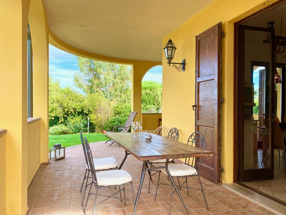 Patio, Day, Balcony/Terrace, Dining area, Garden view