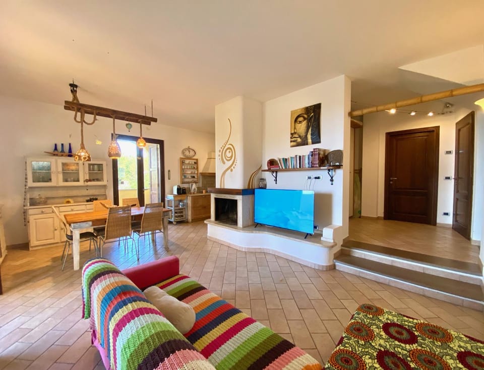 TV and multimedia, Living room, Dining area, stove