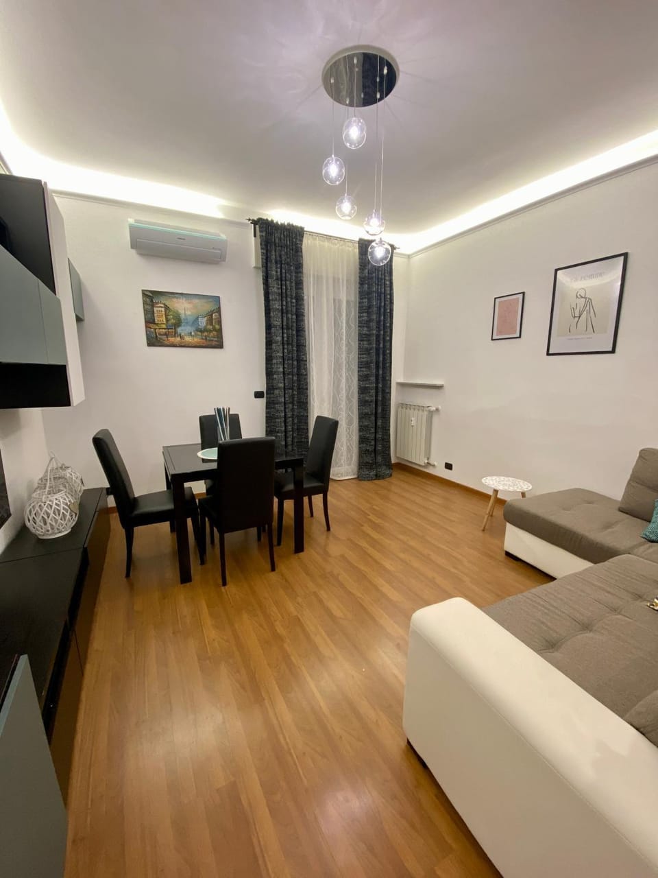 TV and multimedia, Living room, Seating area, Dining area