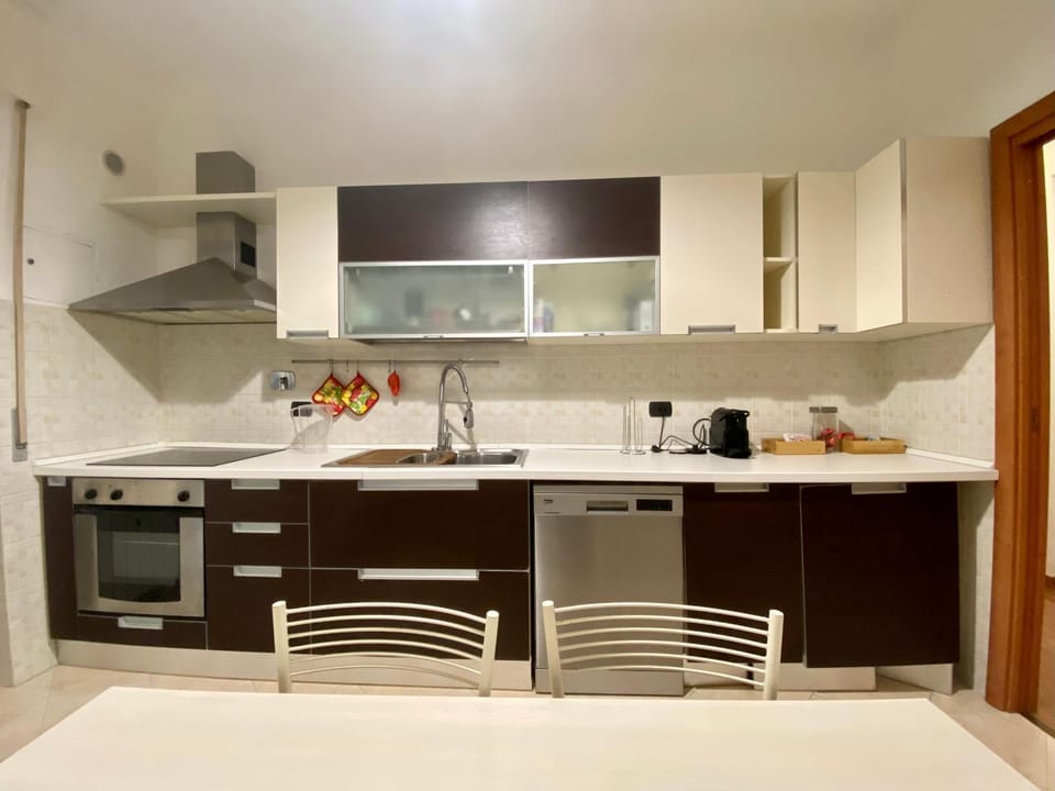 Kitchen or kitchenette, Dining area, dishwasher, pet friendly, stove