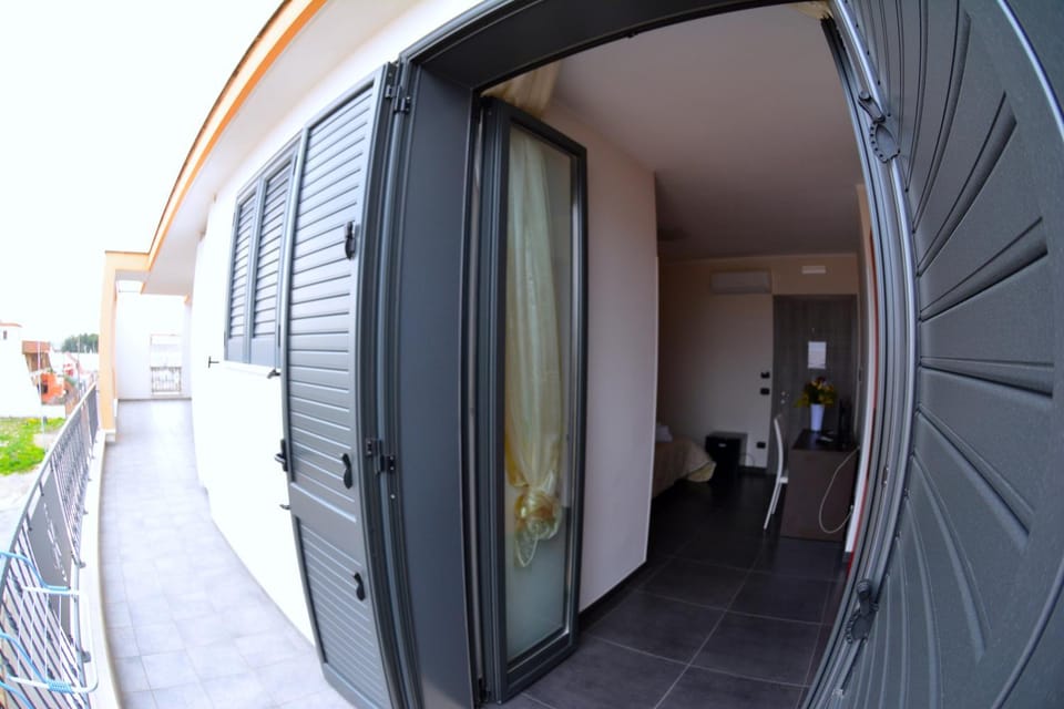 Balcony/Terrace, Photo of the whole room, Decorative detail, Bedroom