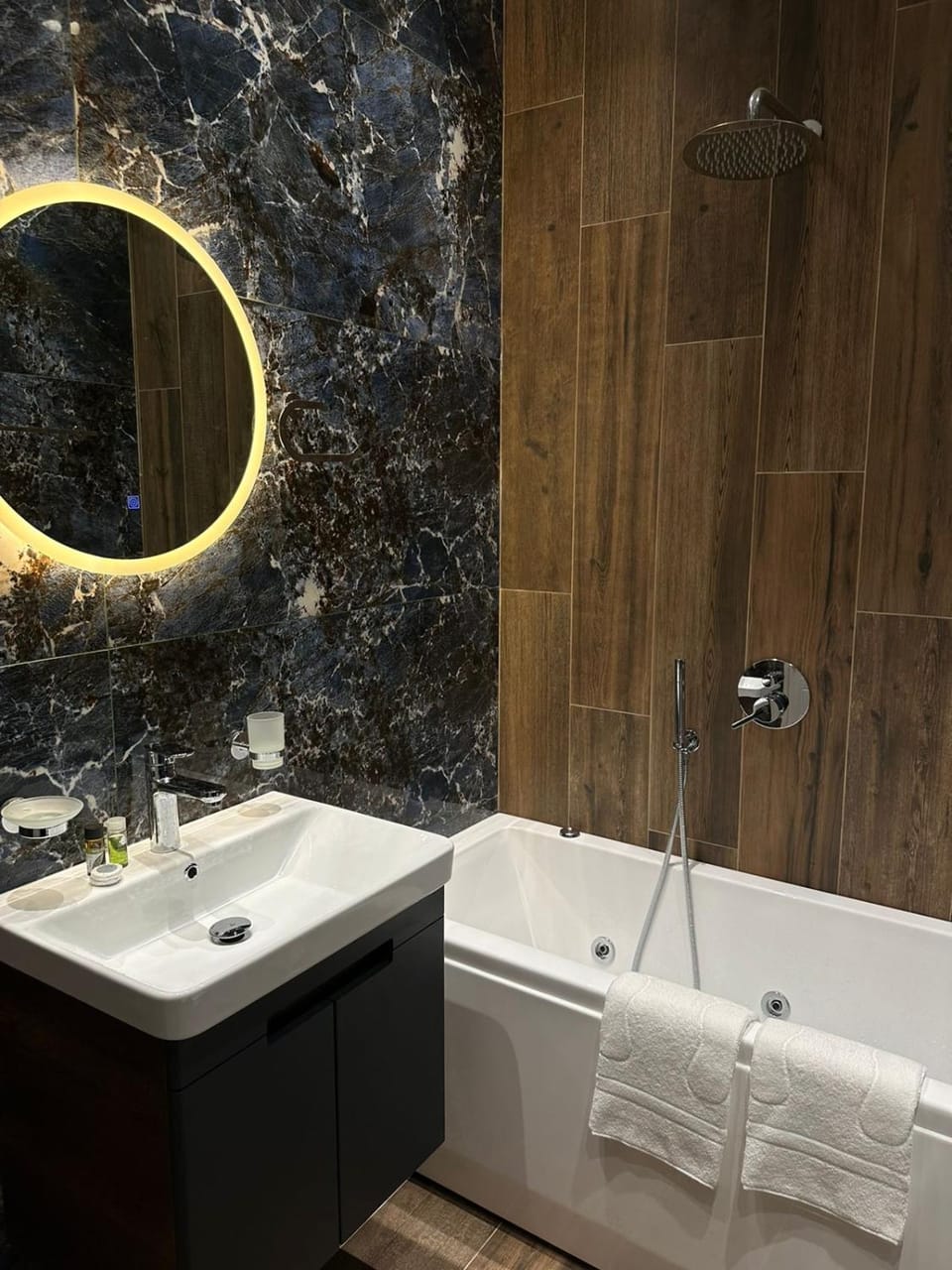 Bathroom, Bath, towels