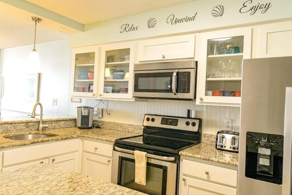 Peak Paradise 3 BR Oceanfront Summit Condo w Pool House in North Myrtle Beach