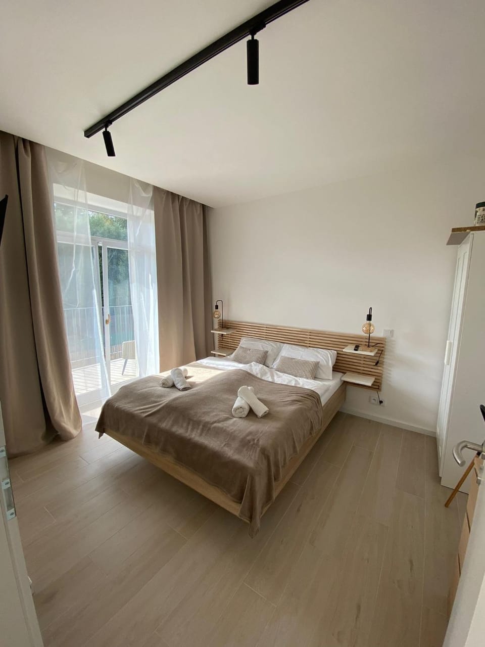 Bed, Balcony/Terrace, Photo of the whole room, Bedroom, towels