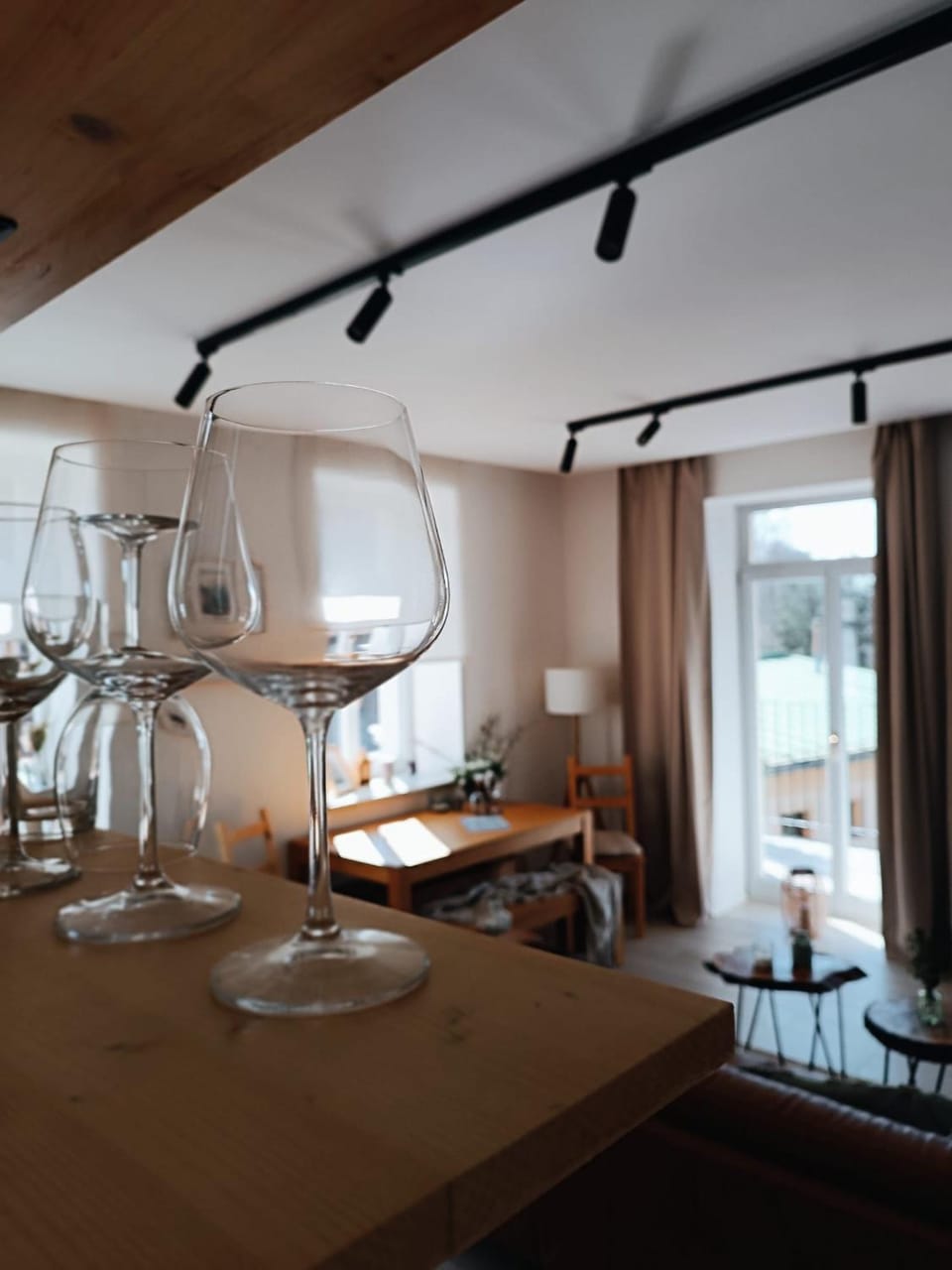 Living room, Food and drinks, Seating area, Dining area