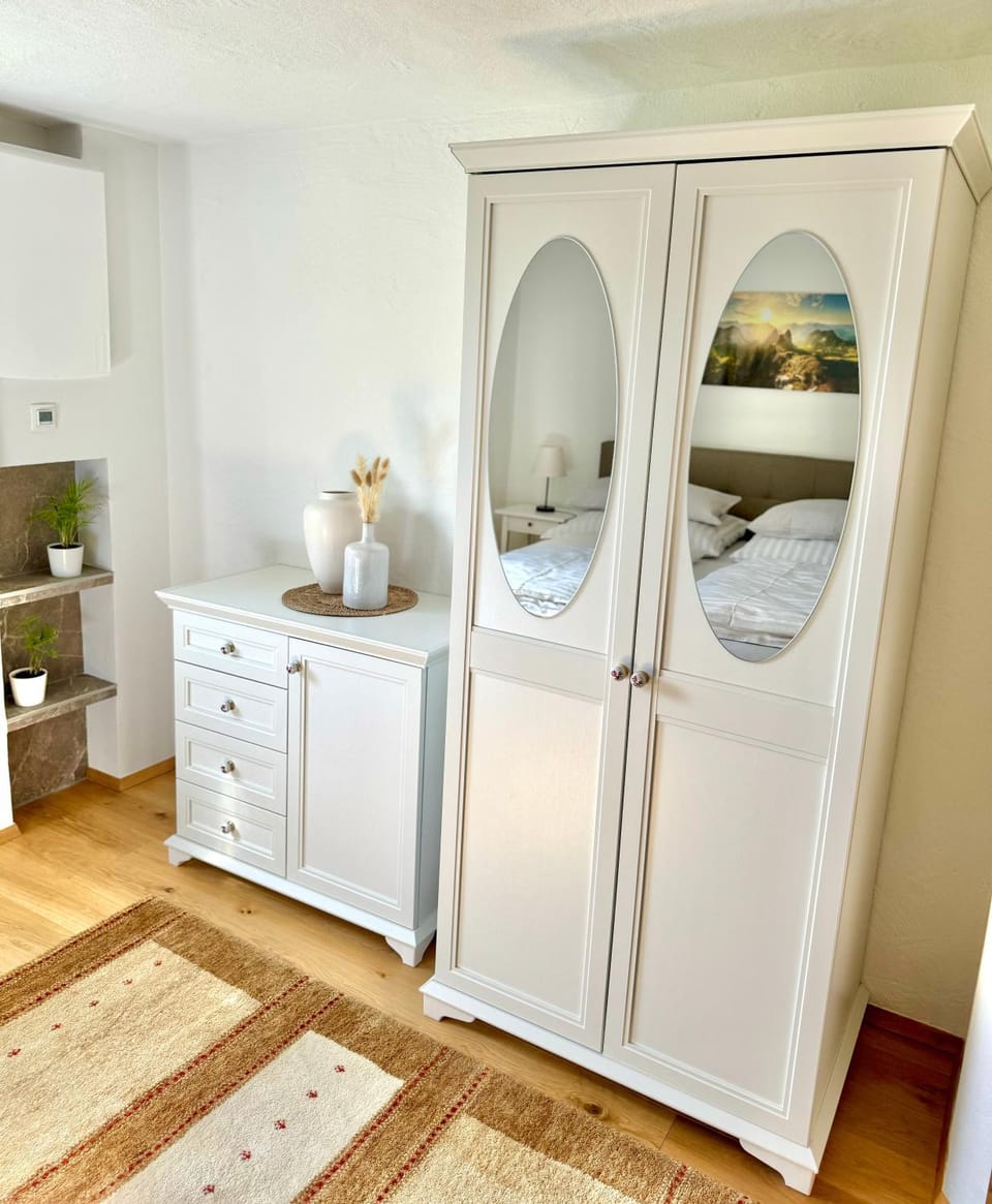 Bedroom, wardrobe