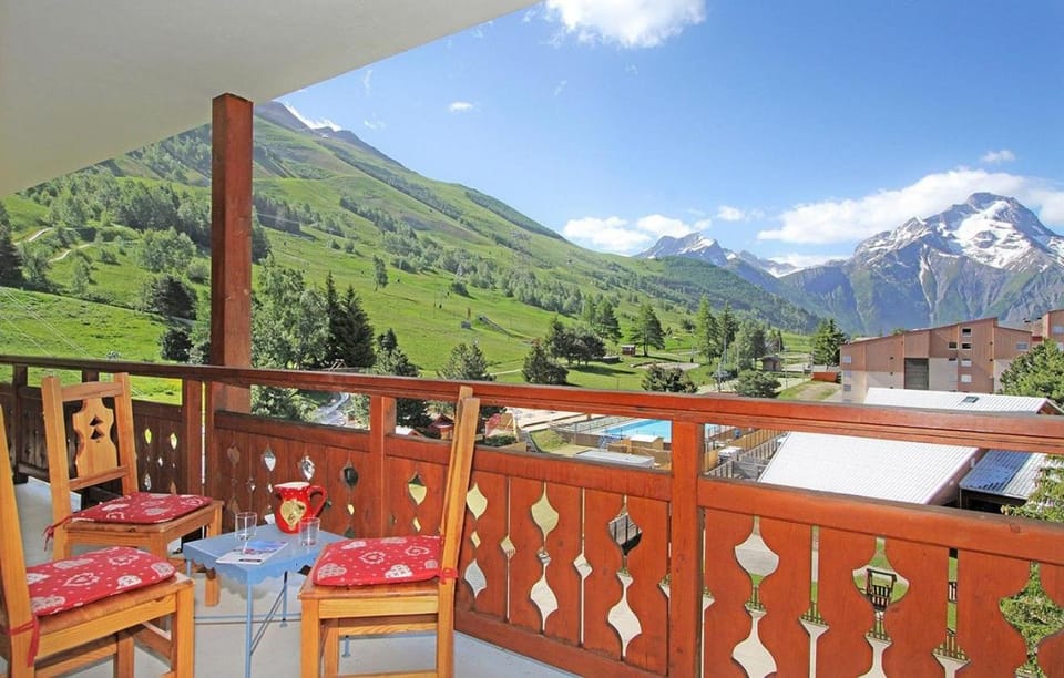 Day, View (from property/room), Mountain view