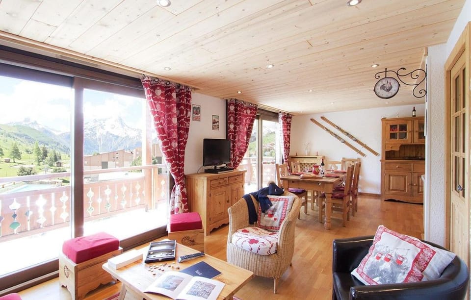 Résidence Eperons 3 by Leavetown Vacations Apartment in Les Deux Alpes