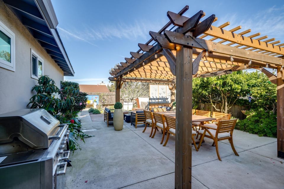 Monterey Home-Hot Tub-Patio-Near Beaches and Golf House in Del Rey Oaks