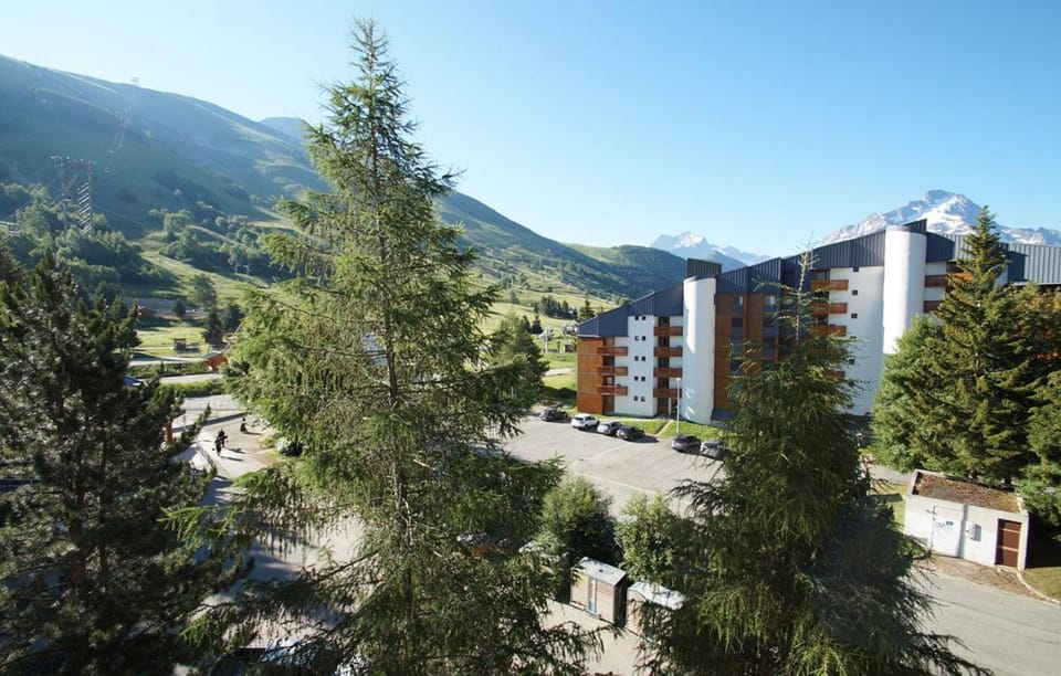 Property building, Spring, Day, Natural landscape, Mountain view
