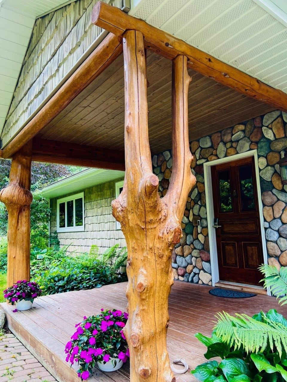 Monarch Lodge, Giant Riverview, Hot Tub, Fireplace House in Michigan
