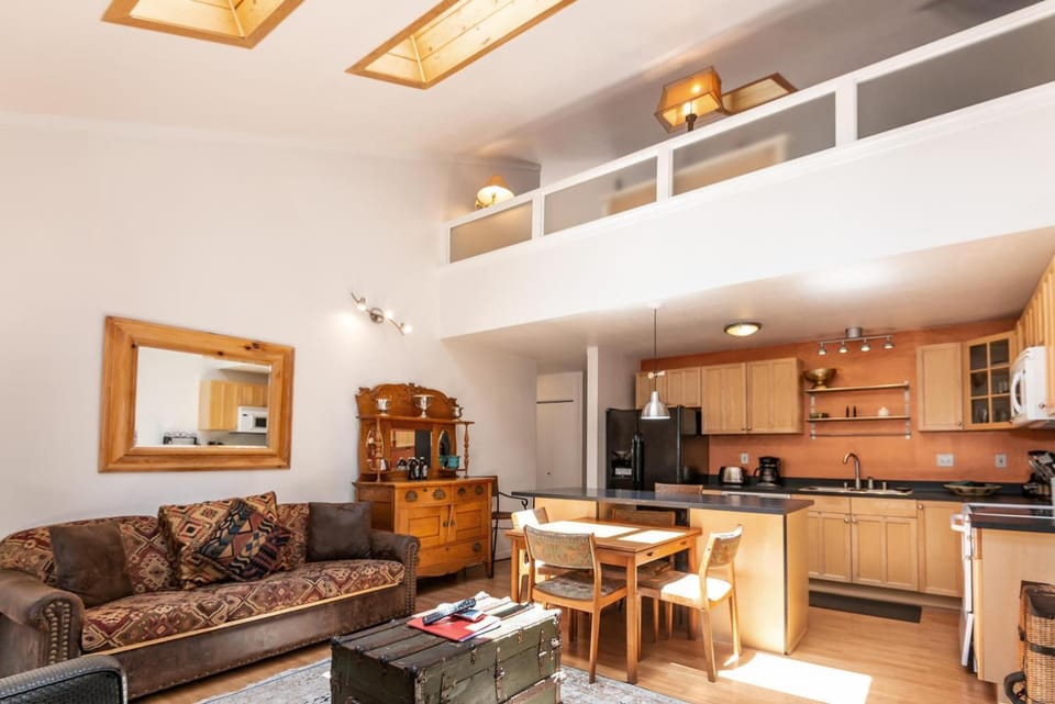1 Alpine Terrace-renovated condo private hot tub House in Incline Village