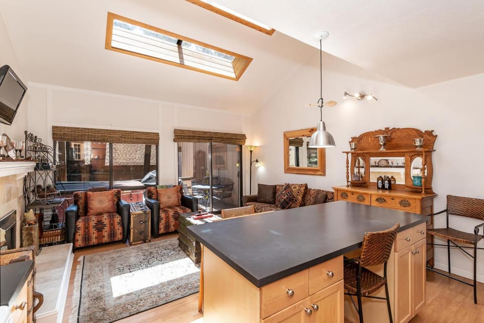 1 Alpine Terrace-renovated condo private hot tub House in Incline Village