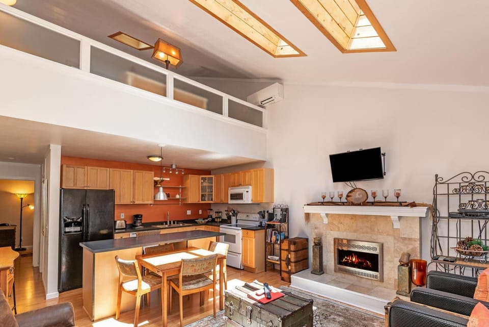 1 Alpine Terrace-renovated condo private hot tub House in Incline Village