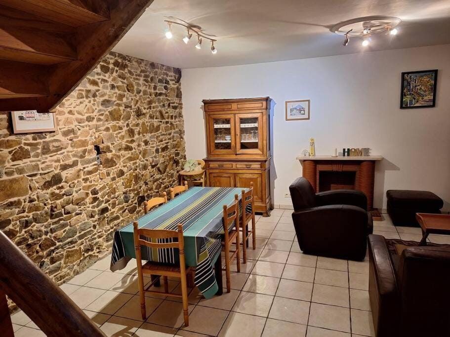 Maison en pierre proche mer, commerces et bus House in Plérin