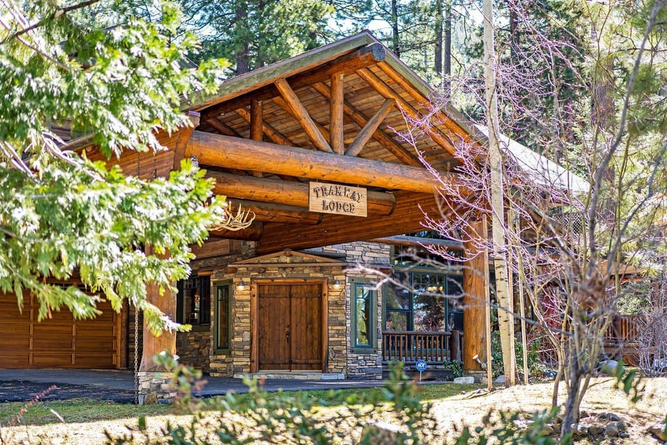 1138 Lakeshore - One-of-a-kind Lakeshore Boulevard log cabin Cabin in Incline Village