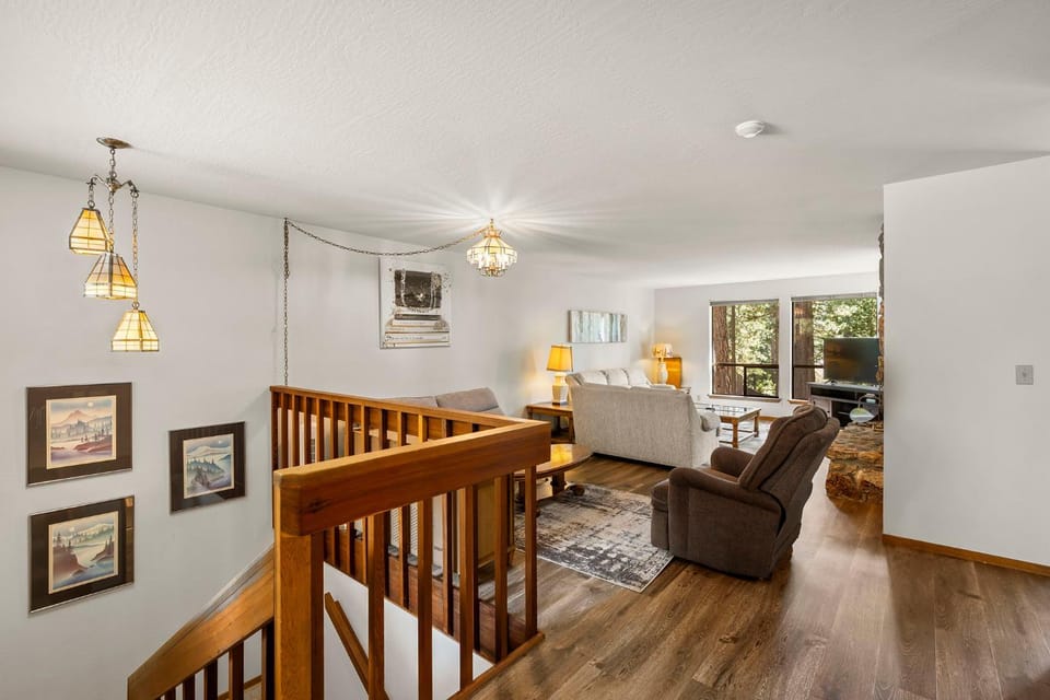 1 Sky Lake - walk to town House in Incline Village