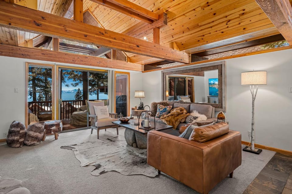 Magnificent 2-bedroom, 2-bath lakefront complex House in Incline Village
