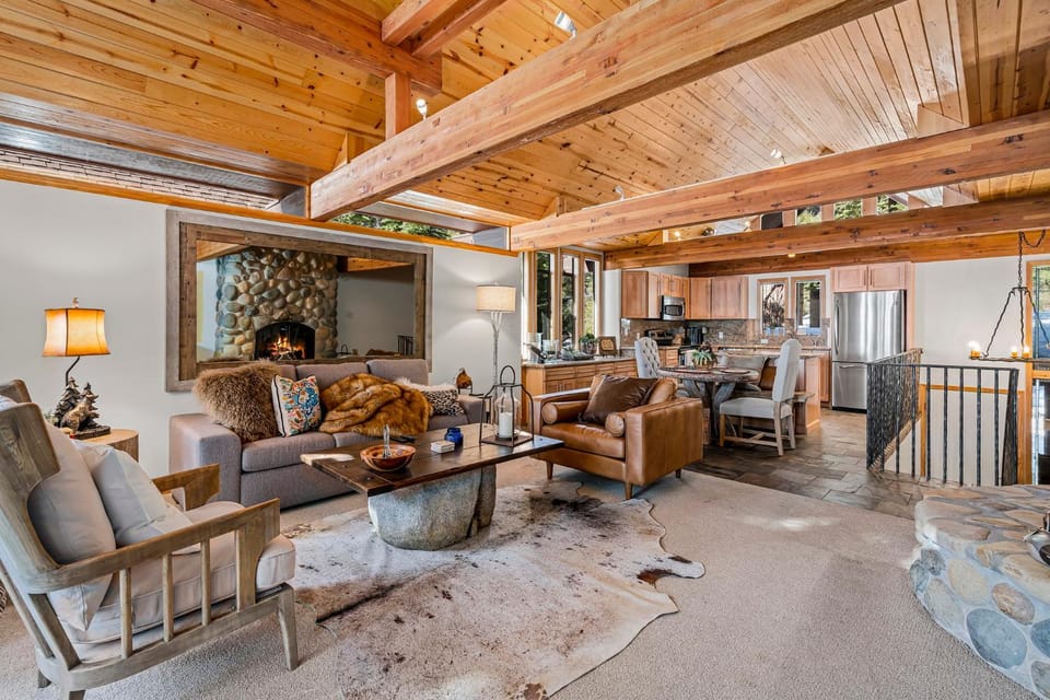Magnificent 2-bedroom, 2-bath lakefront complex House in Incline Village