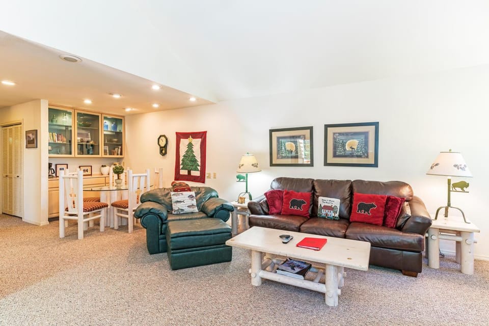 107 McCloud - Highly Sought After Complex House in Incline Village