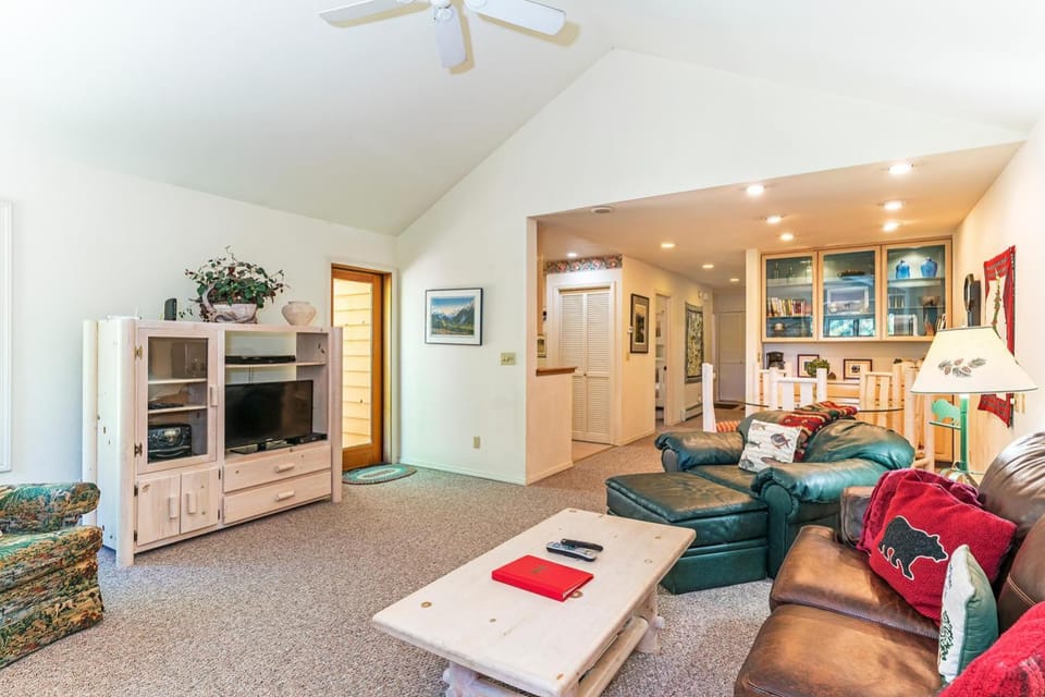 107 McCloud - Highly Sought After Complex House in Incline Village