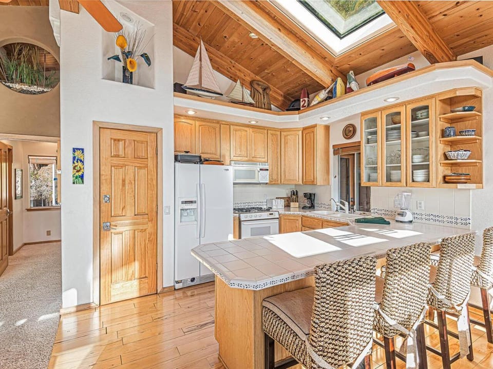 Fantastic Lakeview house with large decks! House in Incline Village