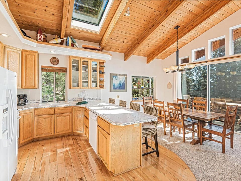 Fantastic Lakeview house with large decks! House in Incline Village
