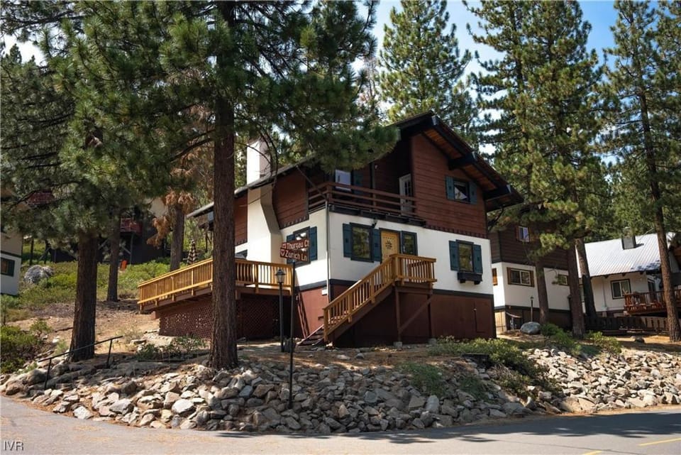 1331 Zurich Lane - Modern Mountain Chalet House in Incline Village