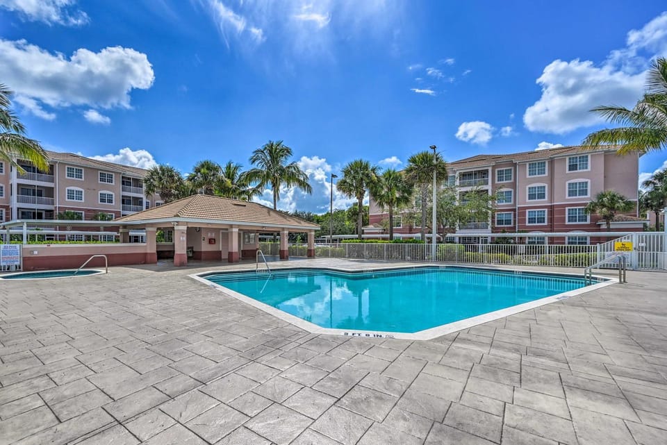 Modern Fort Myers Condo Rental ~ 5 Mi to Beach! House in Iona