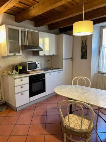 Kitchen or kitchenette, Dining area, minibar