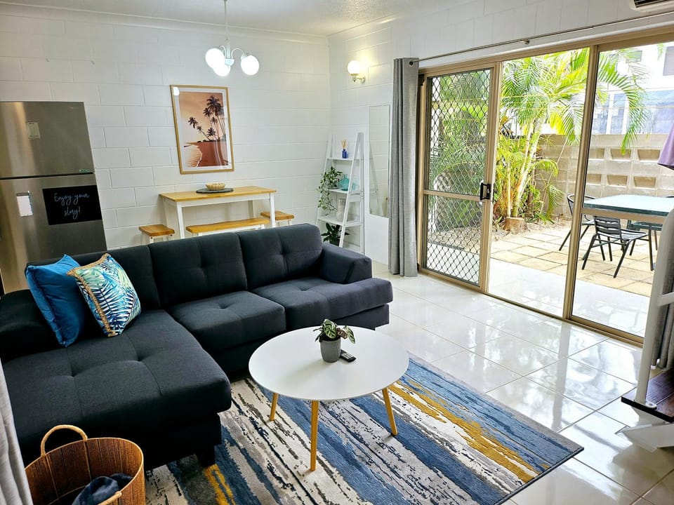 Patio, Living room