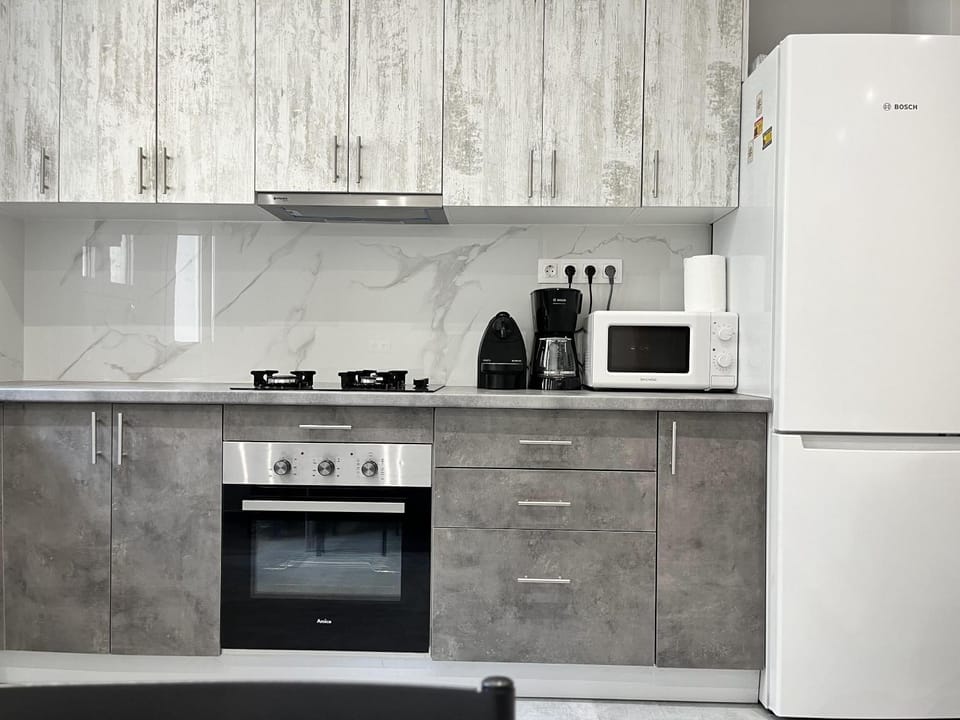 Coffee/tea facilities, Kitchen or kitchenette, oven, pet friendly, stove